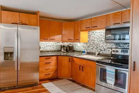 Beachfront Condo With Ac Laie Casa vacanze